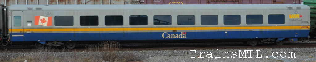 Passenger car VIA 3372 right side / Wagon de passager VIA 3372 coté droit